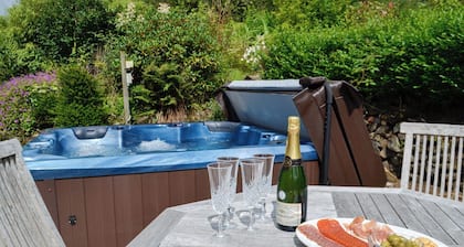 Enjoy a game of tennis or simply relax in the hot tub at The Brewers Cottage.