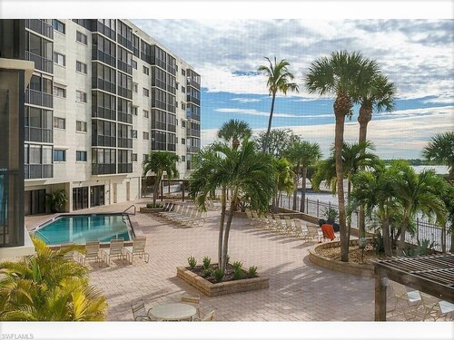 Fort Myers Beach front Condo with amazing view of Gulf