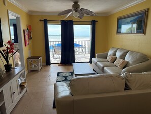 TV, DVD-spiller og bordtennis