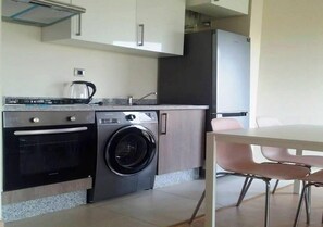 Fridge, oven, stovetop, cookware/dishes/utensils - Beautiful apartment in Marrakech Golf City 4555 (Marrakech)