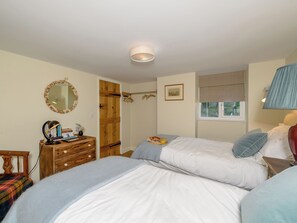 2 bedrooms, WiFi (free), bed sheets