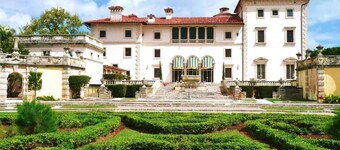 EPIC Escape/Pool Access Near Malls Airport Hospita