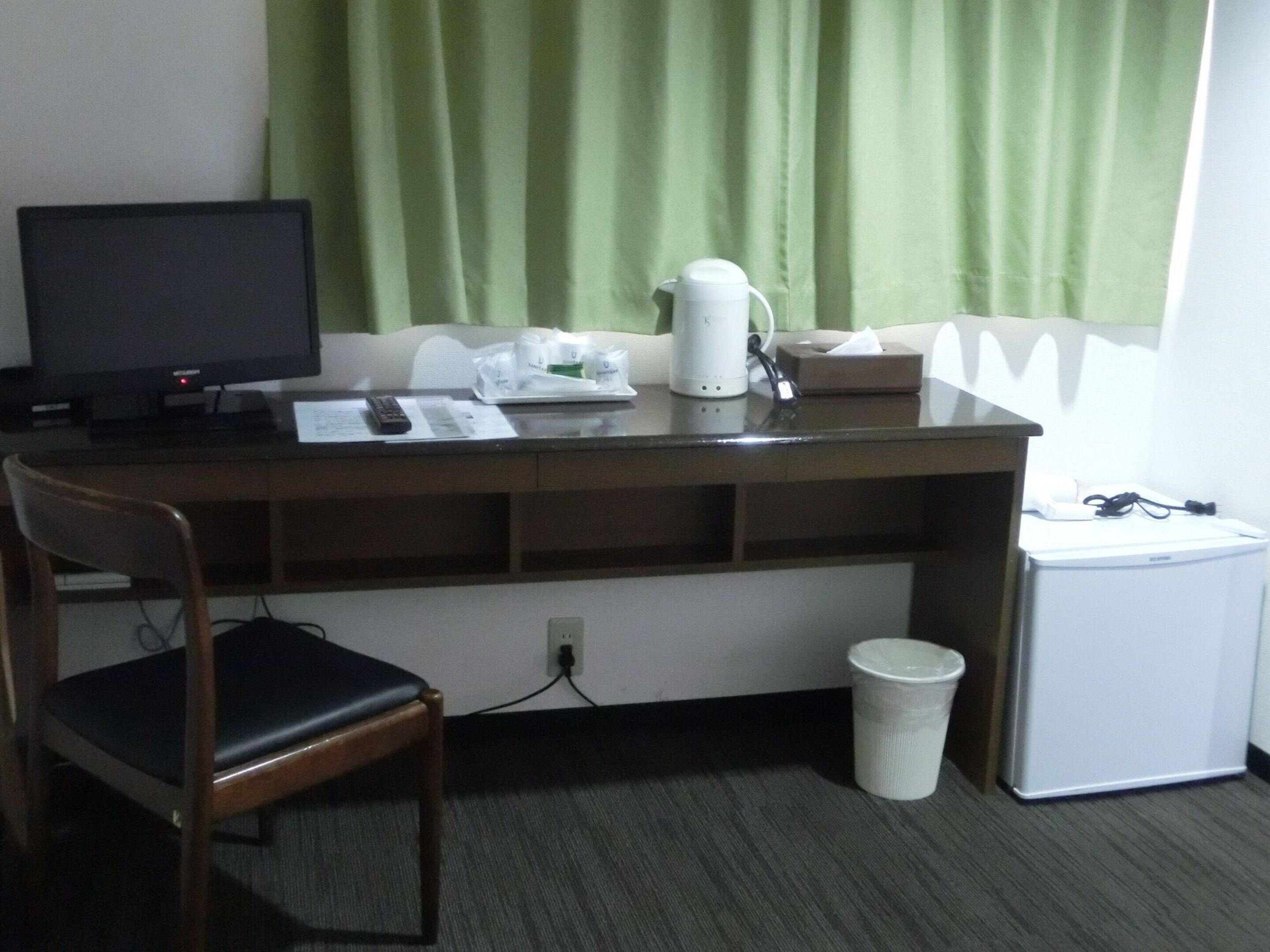 twin room, non smoking | blackout curtains, free wifi, bed sheets