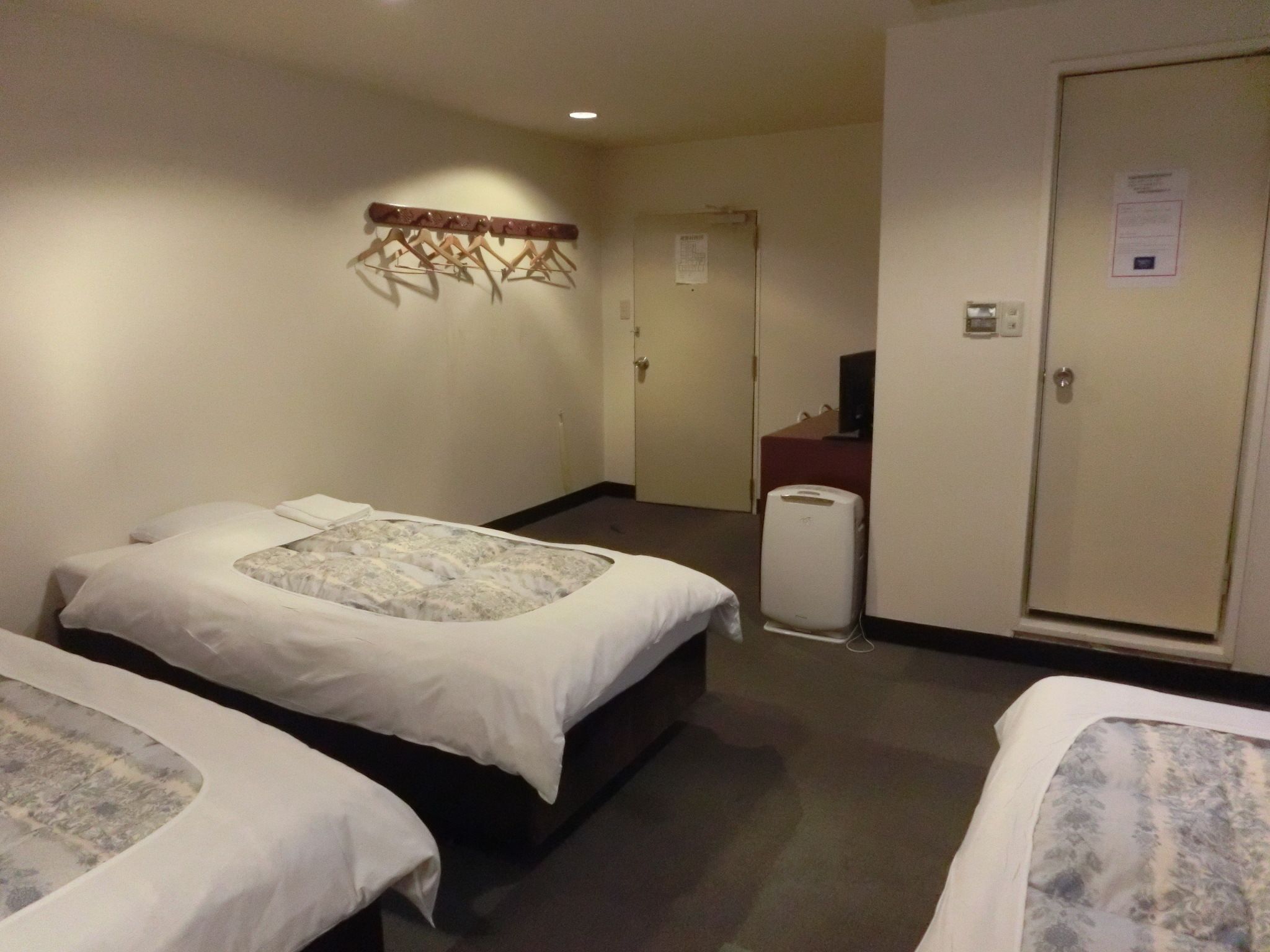 triple room, smoking | blackout curtains, free wifi, bed sheets