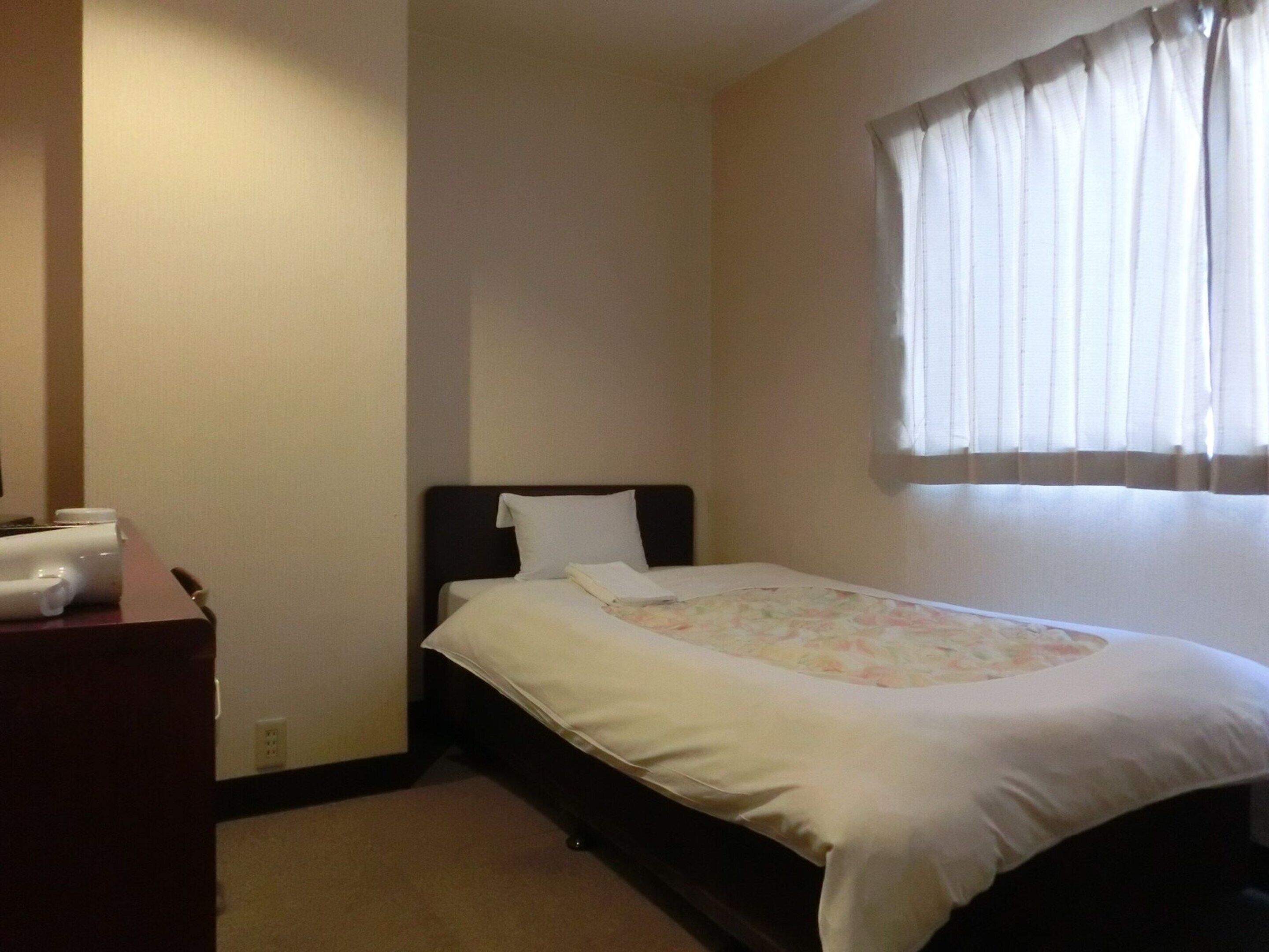 single room, smoking | blackout curtains, free wifi, bed sheets