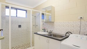 Douche, serviettes fournies