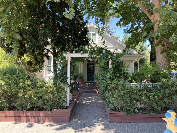 Exterior - Historic Queen Anne Victorian in the Heart of Windsor (Windsor)
