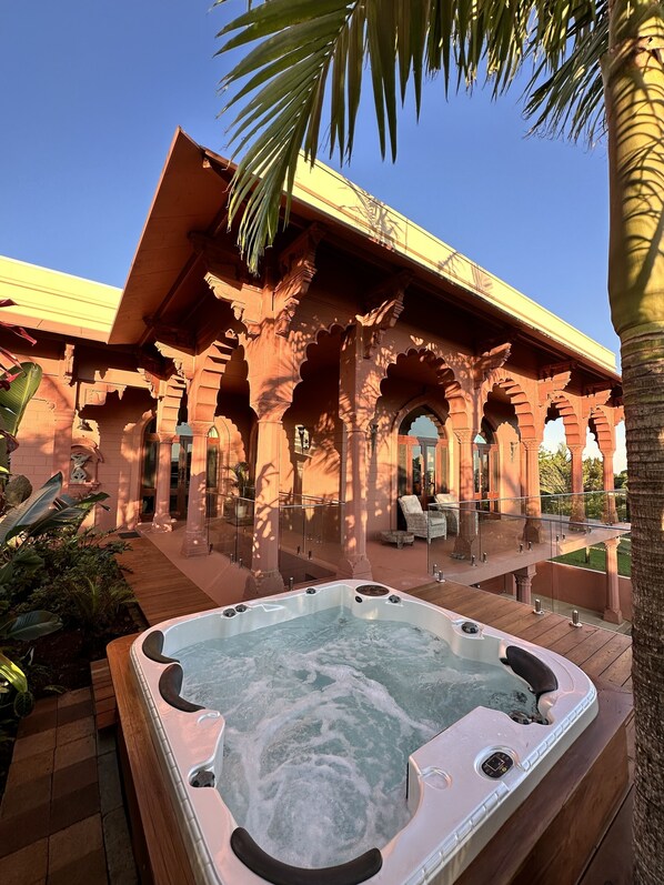 Luxury Bungalow, Ocean View | Private kitchen | Coffee/tea maker, electric kettle, dining tables