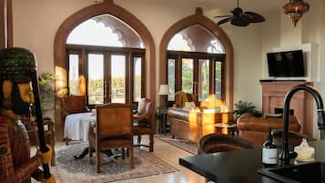 Smart TV, fireplace, Netflix, streaming services