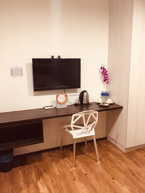 Superior Room, 1 Queen Bed | Iron/ironing board, free WiFi, bed sheets - Kino Hotel (Shah Alam)