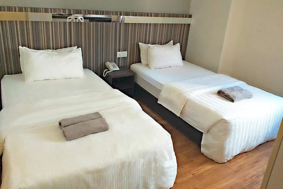 Camera Deluxe con letto matrimoniale o 2 letti singoli, 1 camera da letto | Ferro/asse da stiro, Wi-Fi gratuito, lenzuola