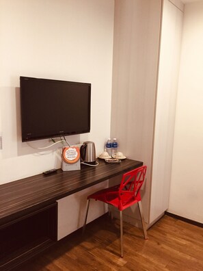 Deluxe Room, 1 Queen Bed | Iron/ironing board, free WiFi, bed sheets - Kino Hotel (Shah Alam)