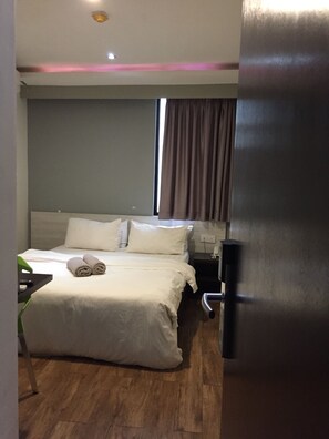 Standard Room, 1 Queen Bed | Iron/ironing board, free WiFi, bed sheets - Kino Hotel (Shah Alam)