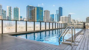 室內泳池、室外泳池