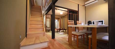 Private Vacation Home | Living area