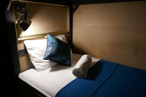 1 chambre, rideaux occultants, Wi-Fi gratuit, draps fournis