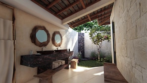 Double Room (Manipura) | Bathroom | Shower, free toiletries, hair dryer, towels - 7 Chakras Resort (Kerobokan)