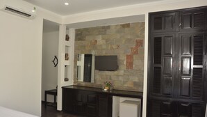 Kamar Triple Kota | Minibar, setrika/meja setrika, Wi-Fi gratis, dan seprai linen