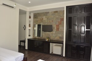 Chambre Triple Ville | Minibar, fer et planche à repasser, Wi-Fi gratuit, draps fournis