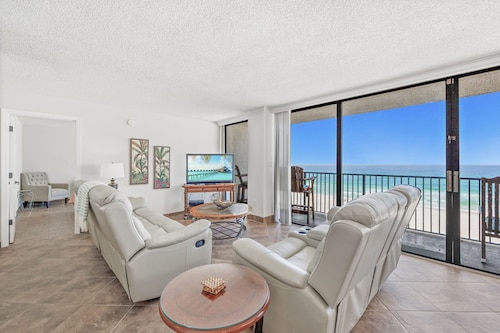 Beachfront Views in EVERY Room, 2 Master Suites FREE Beach Service Seachase E404