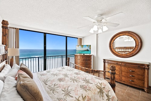 Popular 4to piso este condominio w / 60 'de impresionantes vistas! ¡Sm Dogs OK y SILLAS DE PLAYA!