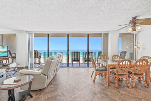Beachfront Views in EVERY Room, 2 Master Suites FREE Beach Service Seachase E404