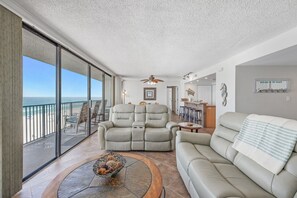 Smart-tv, dvd-spelare och böcker