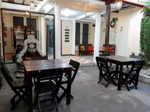 Daily continental breakfast (USD 4 per person)