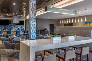 Café da manhã completo todos os dias mediante uma taxa