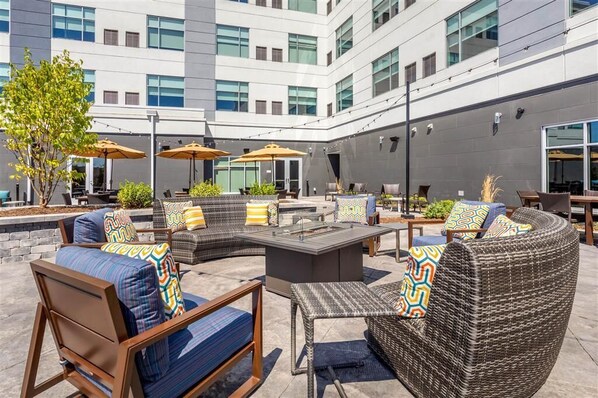 Terrace/patio - Cambria Hotel Manchester South Windsor (South Windsor)