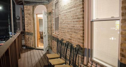 Walk to Wrigley Field/Monthly Discounts Available