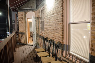 Walk to Wrigley Field/Monthly Discounts Available