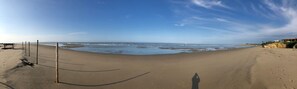 Beach nearby, 10 beach bars - Hostal Maresía (Posorja)