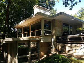 Property grounds - Milwaukee Mid  Century Modern  - RNC  National Republican Convention  (River Hills)