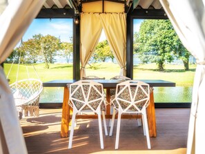 Habitación cuádruple de lujo, para no fumadores (Twin Dome) | Edredón y artículos del minibar gratis