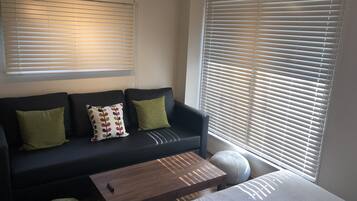 高級雙人房, 私人浴室 (with Sofa Bed) | 1 間睡房、免費 Wi-Fi、床單