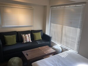 高級雙人房, 私人浴室 (with Sofa Bed) | 免費 Wi-Fi、床單