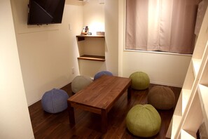 패밀리룸, 전용 욕실 | 무료 WiFi, 침대 시트