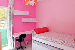 3 bedrooms, bed sheets