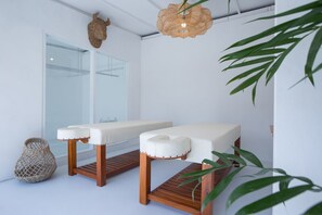 Couples treatment room(s), body treatments, body scrubs, facials
