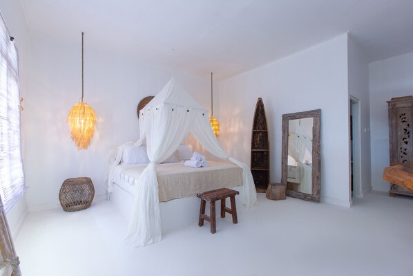 套房, 泳池景觀 | 迷你吧、客房內保險箱、獨特裝潢、隔音