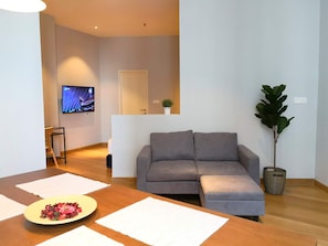 Appartement ((V166) 16-1-B) | Coin séjour | Télévision à écran plat