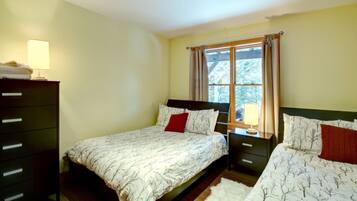 5 bedrooms, iron/ironing board, travel cot, free WiFi