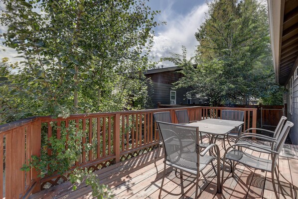 House, 3 Bedrooms | Balcony