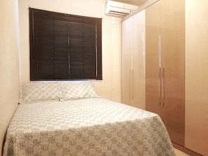 2 bedrooms, iron/ironing board, WiFi
