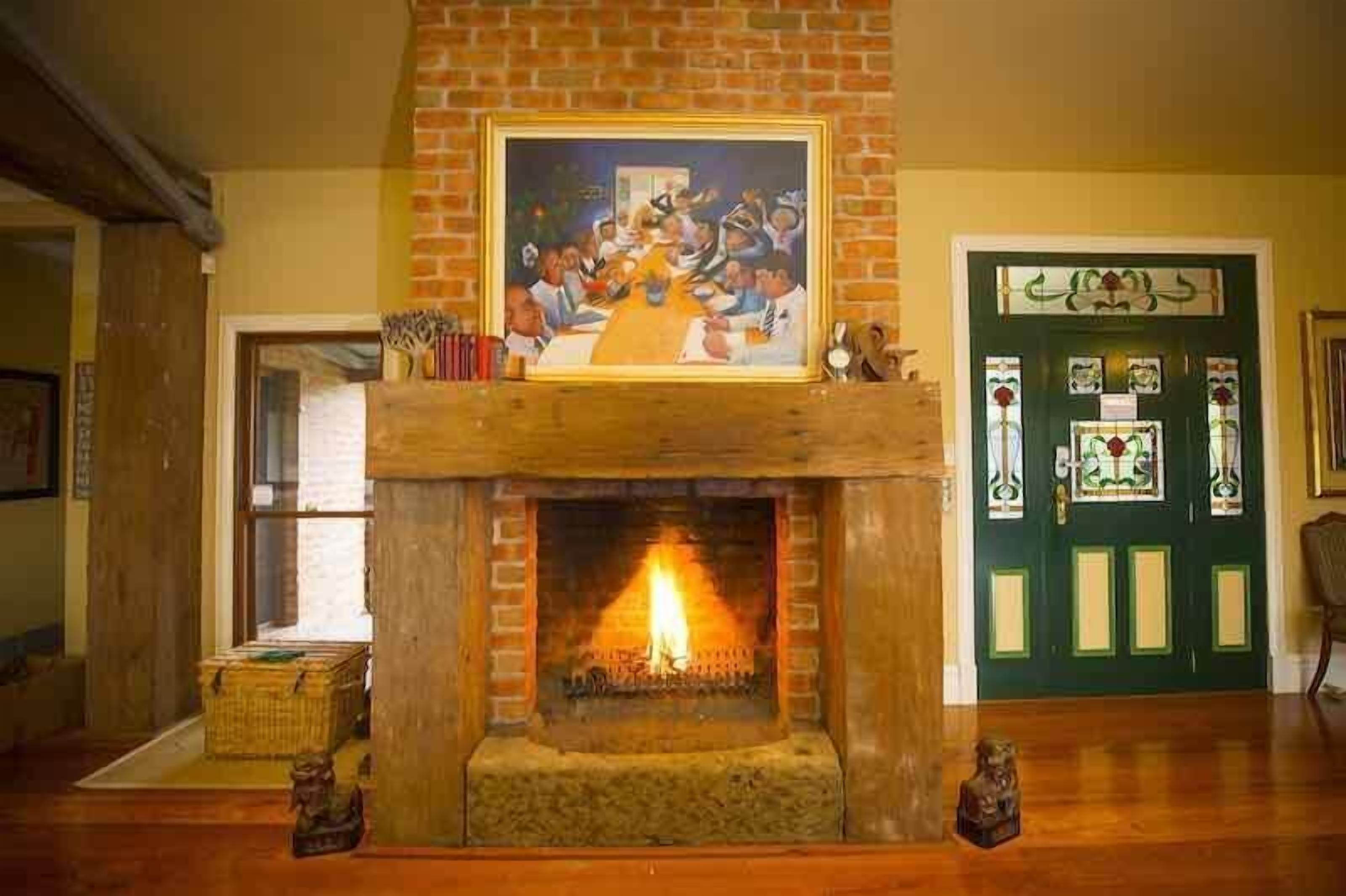 The Ballabourneen House - Grand Hunter Valley homestead - 4 bedrooms with infinity pool and open fireplace — image 5