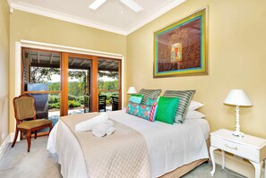 4 bedrooms, iron/ironing board, Internet, bed sheets - The Ballabourneen House - Grand Hunter Valley homestead - 4 bedrooms with infinity pool and open fireplace (LOVEDALE)