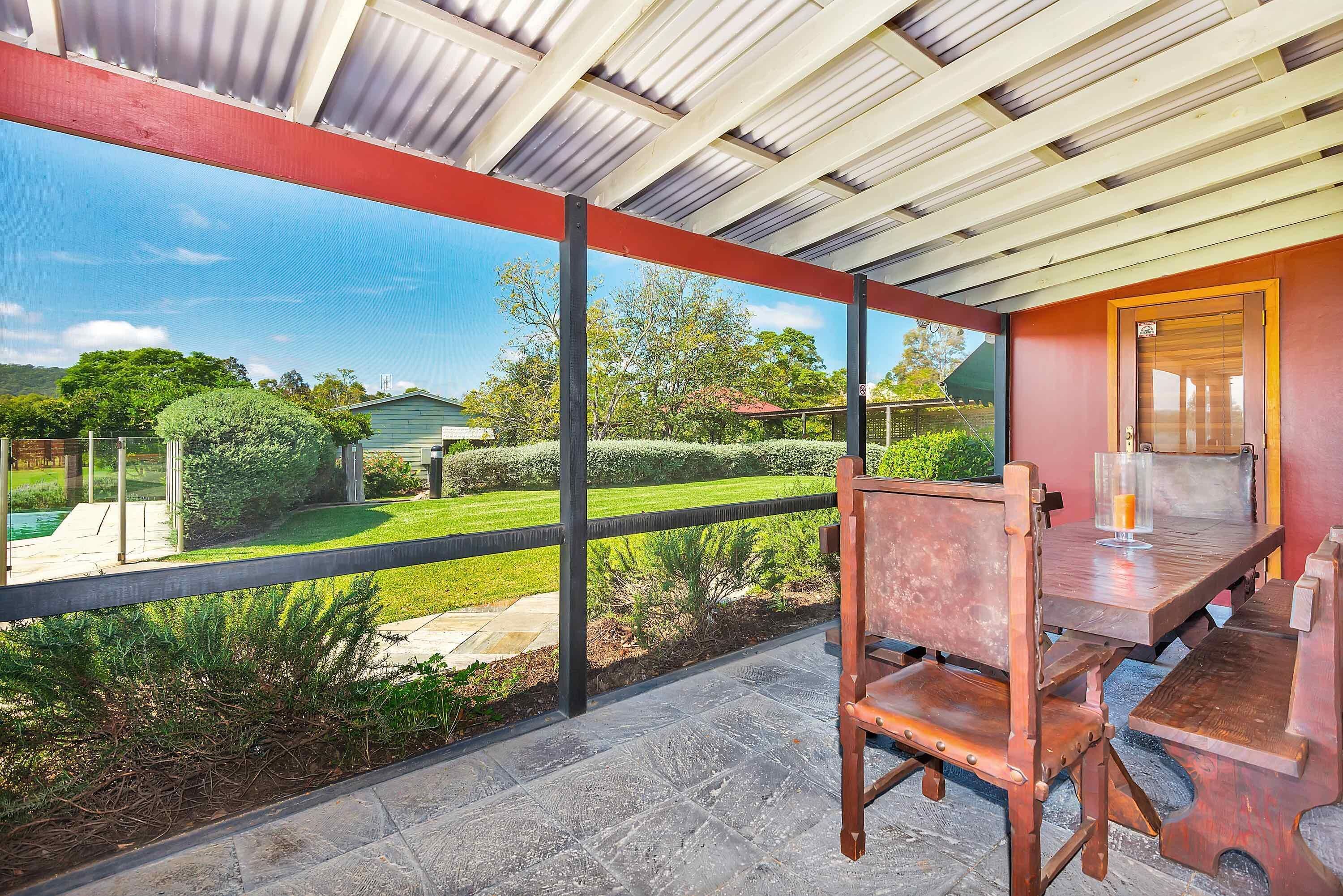 The Ballabourneen House - Grand Hunter Valley homestead - 4 bedrooms with infinity pool and open fireplace — image 14