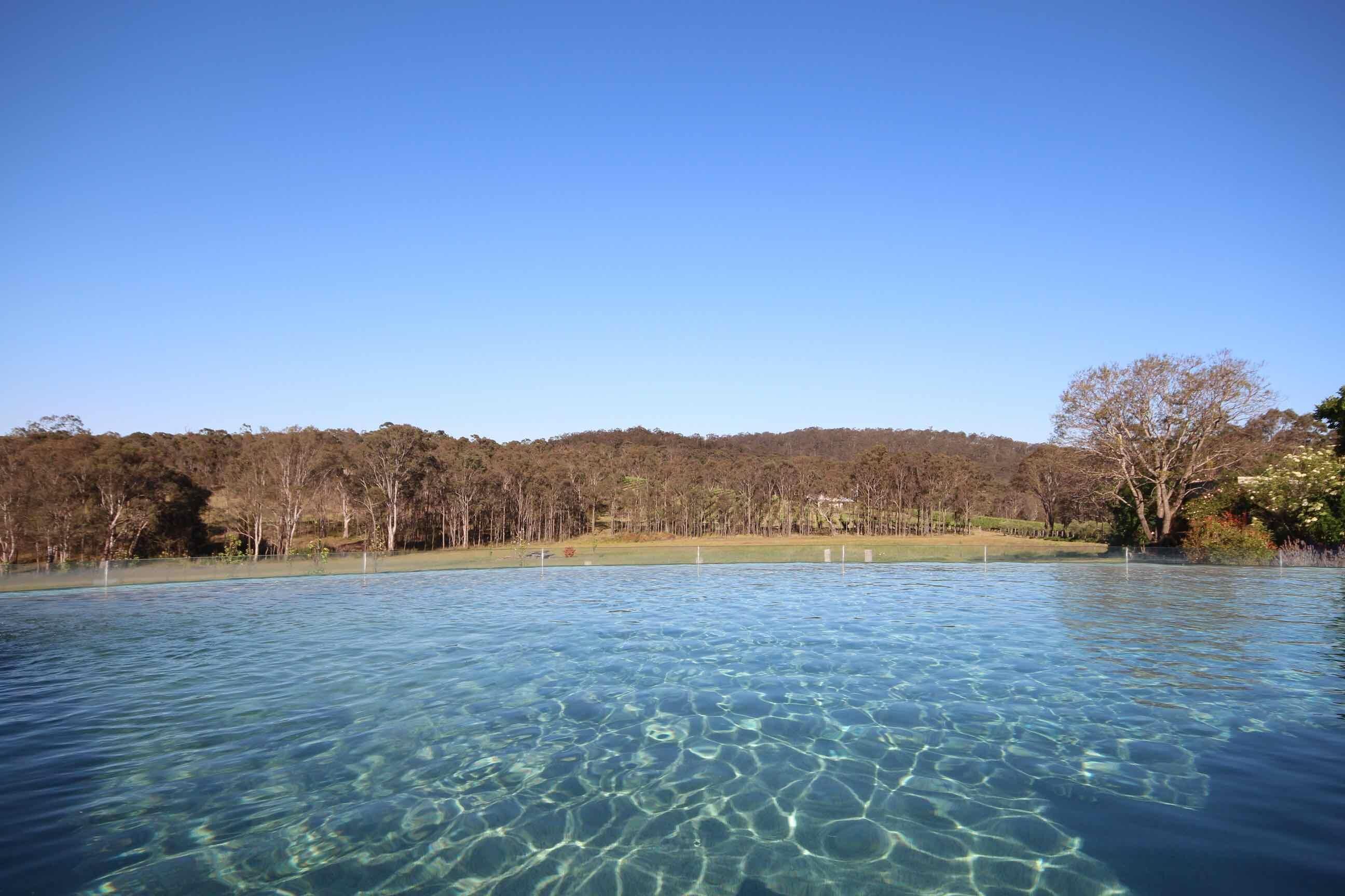 The Ballabourneen House - Grand Hunter Valley homestead - 4 bedrooms with infinity pool and open fireplace — image 4