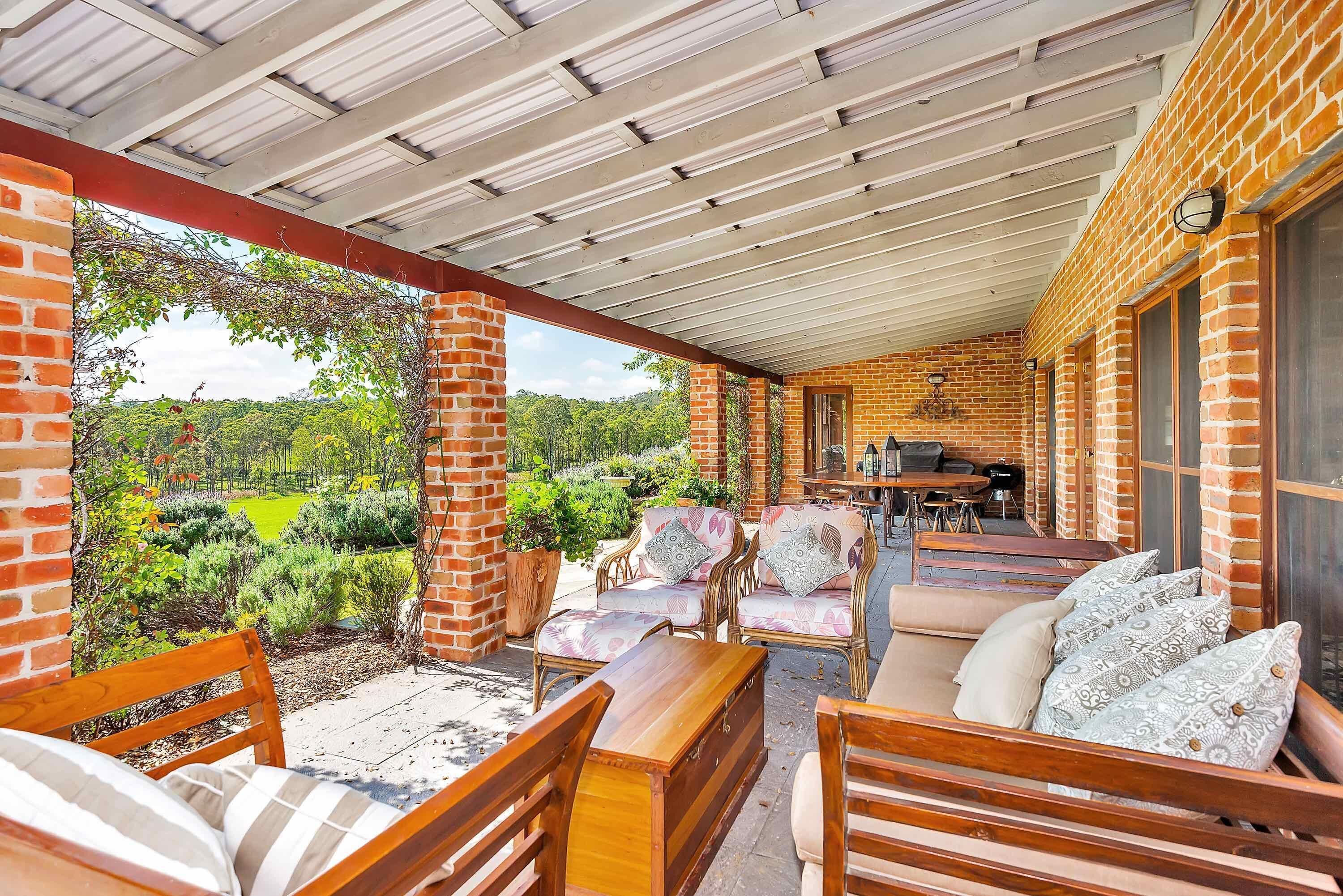 The Ballabourneen House - Grand Hunter Valley homestead - 4 bedrooms with infinity pool and open fireplace — image 13